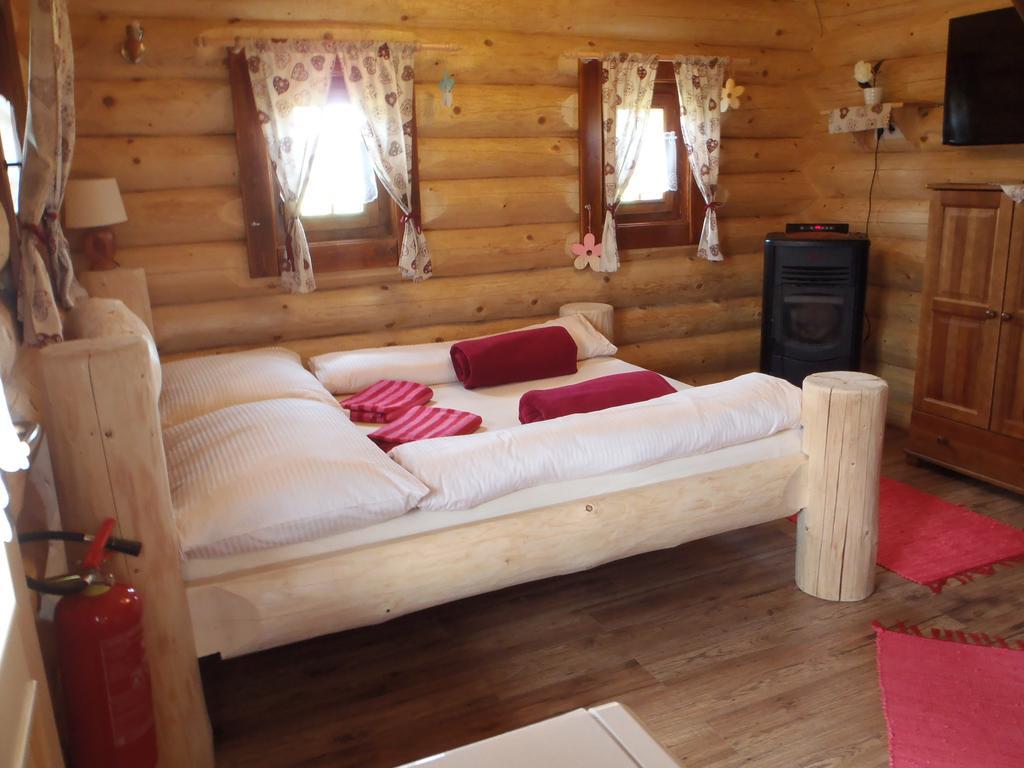 Ubytovanie Koliba Pacho - Zrub Jolanka Prievidza Zimmer foto
